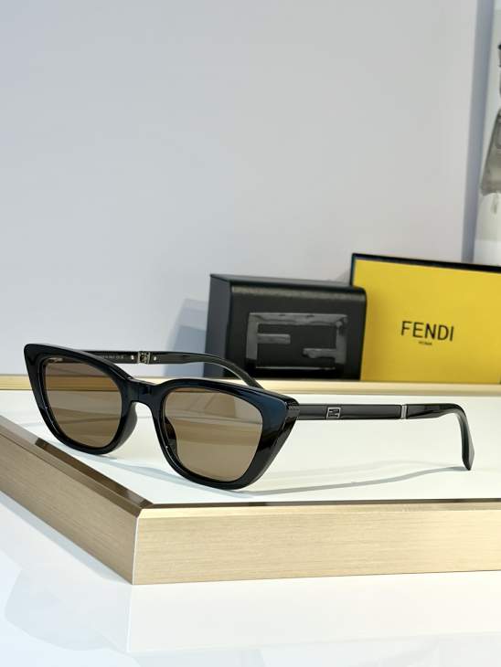 Picture of Fendi Sunglasses _SKUfw79721865fw